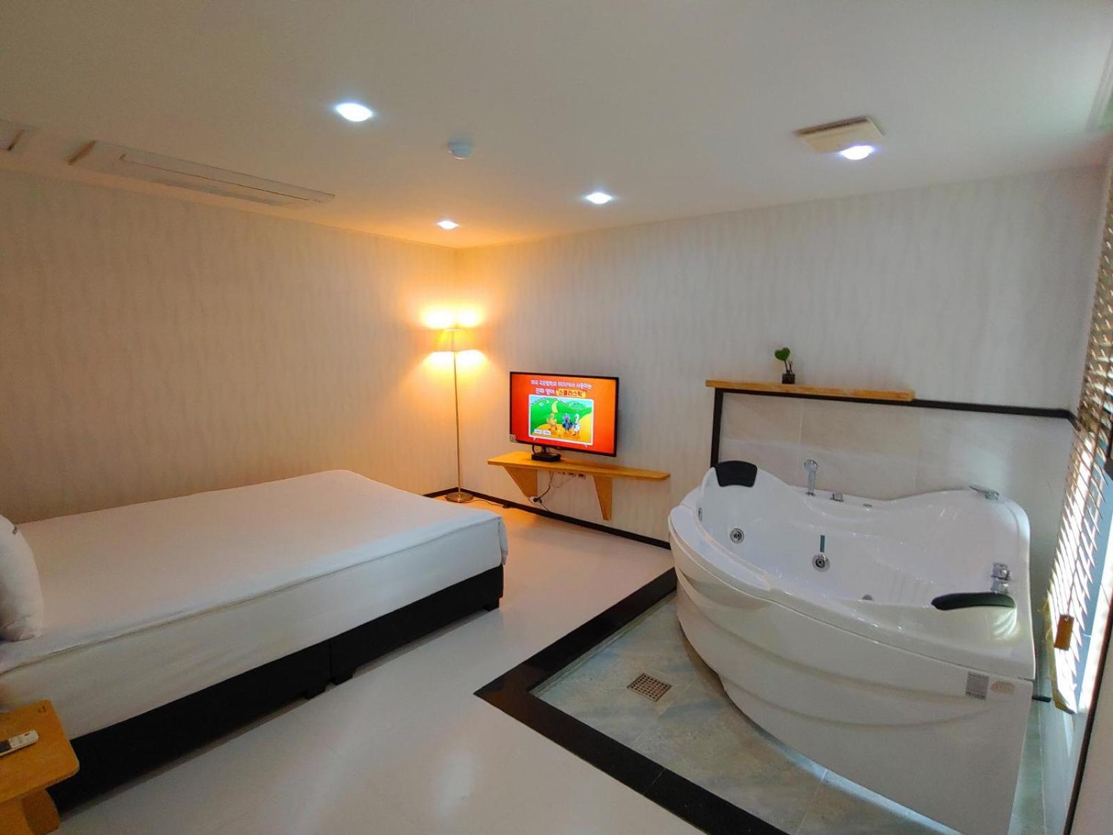 Hotel Rhangju ซอกวีโพ ภายนอก รูปภาพ