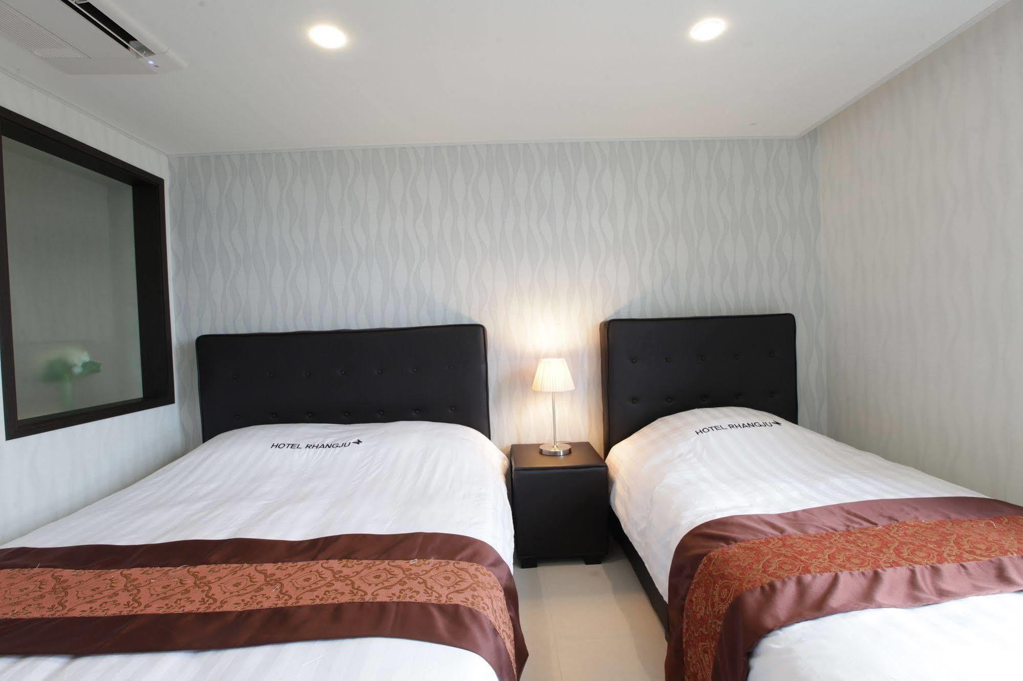 Hotel Rhangju ซอกวีโพ ภายนอก รูปภาพ